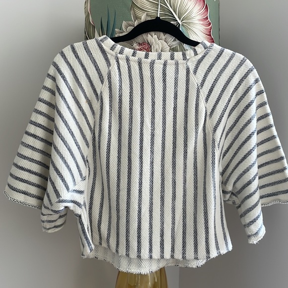 Dolman-Sleeved Striped Crop Sweater - Picture 4 of 5